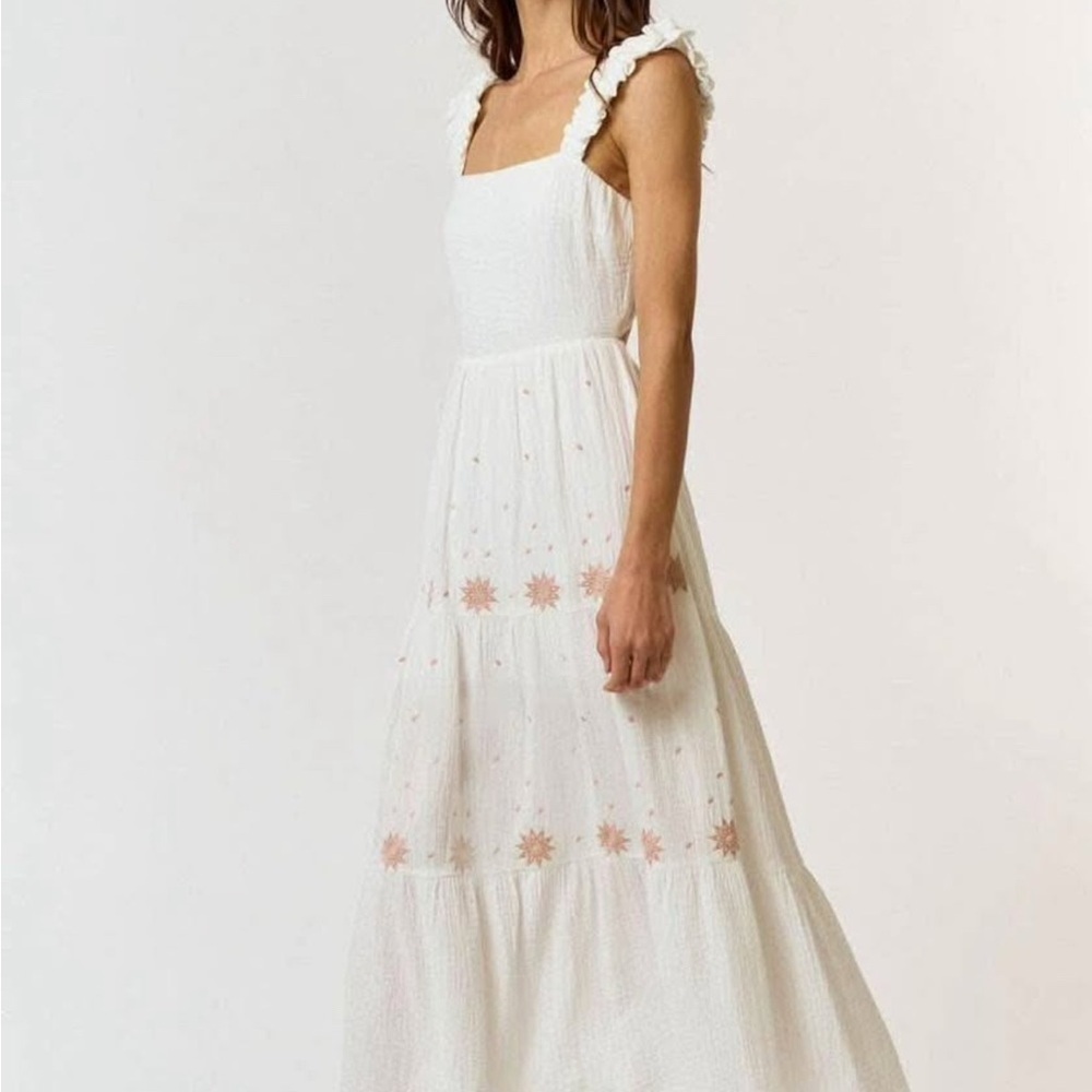 New without tags Chic White Ruffled Maxi Dress by La Lavon. Size M - Picture 3 of 3